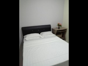 Room in Guest room - Beautiful Double Room with Ac in Kuching center